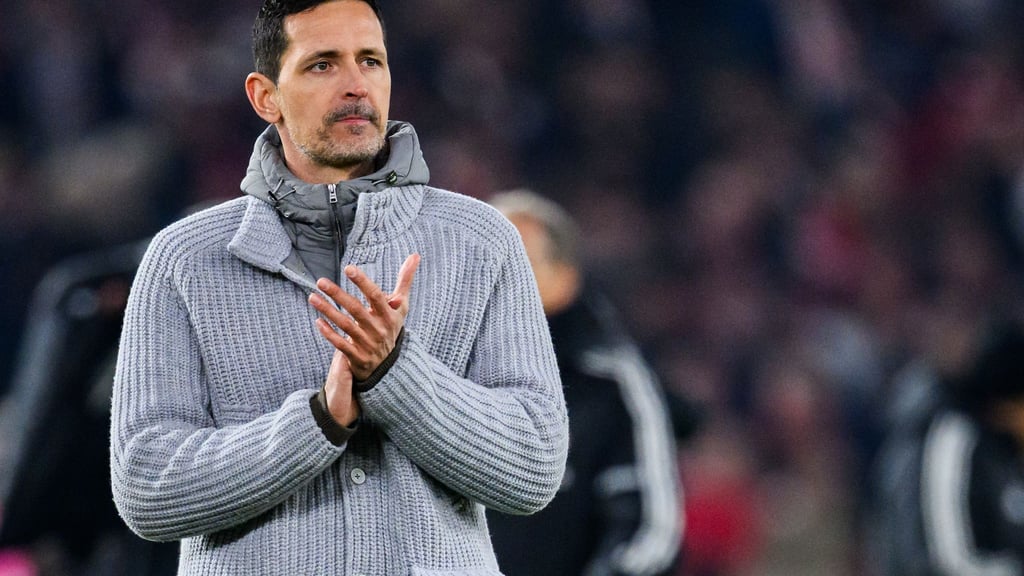 Frankfurts Trainer Dino Toppmöller erwartet von seiner Mannschaft in Bremen eine Reaktion.