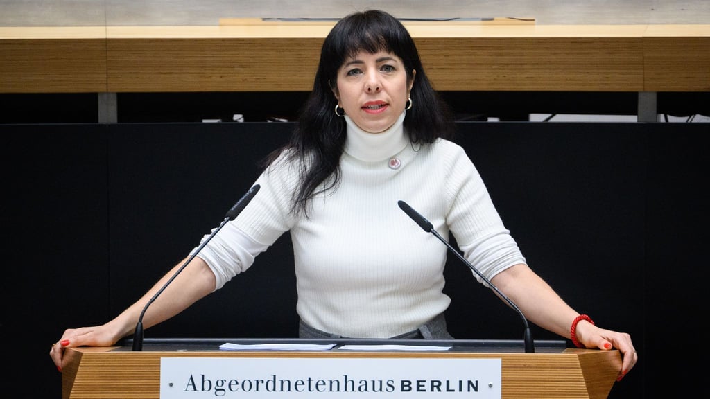 Linke-Spitzenkandidatin Elif Eralp warf dem Regierenden Bürgermeister Kai Wegner (CDU) Empathielosigkeit vor.