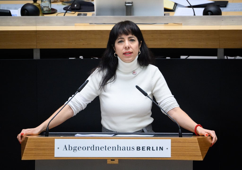 Linke-Spitzenkandidatin Elif Eralp warf dem Regierenden Bürgermeister Kai Wegner (CDU) Empathielosigkeit vor.