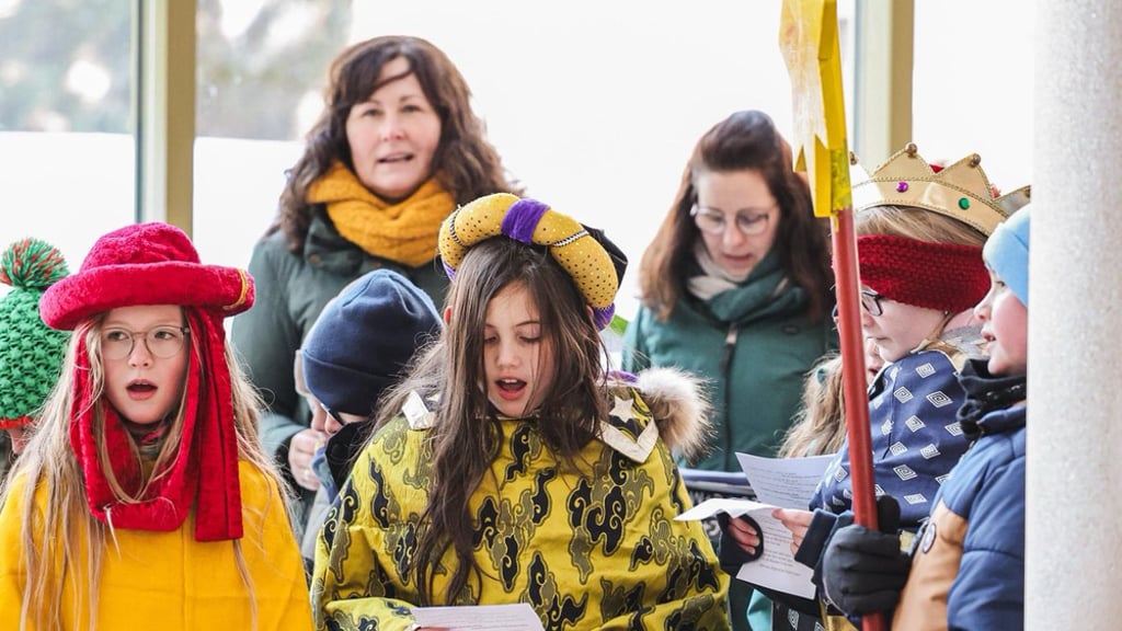 Die Sternsinger der St.-Martin-Grundschule in Oschersleben beim 68. Dreikönigssingen.