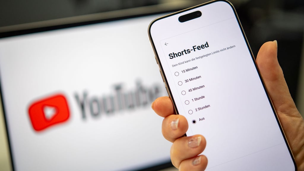 Weniger Endlos-Scrollen: Eltern können die tägliche Nutzungszeit für YouTube Shorts in den Einstellungen begrenzen oder die Shorts ganz abschalten.