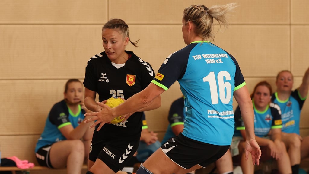 Hanna Loesmann (l.) ist mit 70 Toren die beste Torschützin der Post-Frauen. Zum Rückrundenstart tritt sie mit ihrem Team beim Schlusslicht MTV Wefensleben um Christin Bortfeldt an.