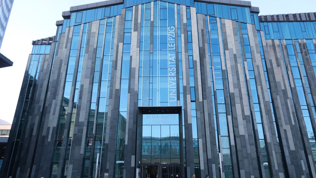 Die staatlichen Hochschulen in Sachsen öffnen am Donnerstag ihre Pforten zum Tag der offenen Tür. (Archivbild)