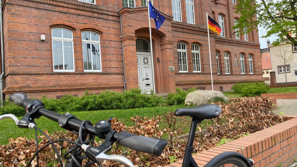 Blick auf das Roland-Gymnasium in Burg, das mit über 800 Schülern die größte Schulhaus seiner Art im Jerichower Land ist.