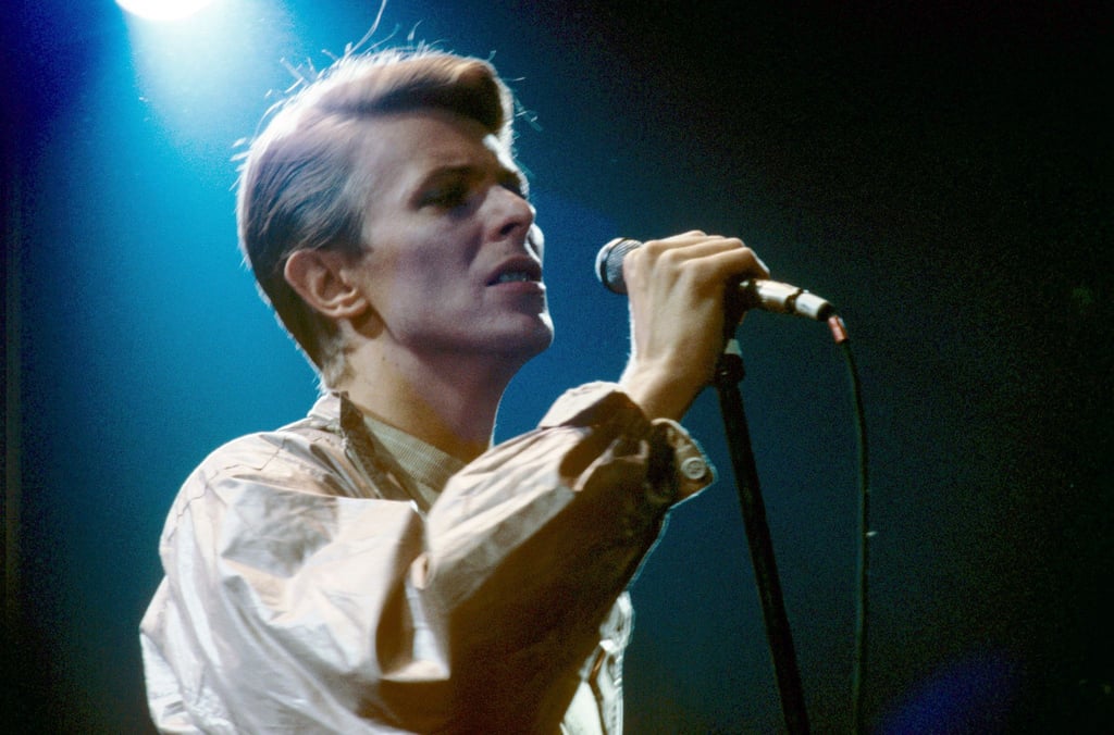 In der Doku erinnern sich Bandkollegen an David Bowie, hier bei einem Auftritt in der Frankfurter Festhalle im Jahr 1978. (Archivbild)