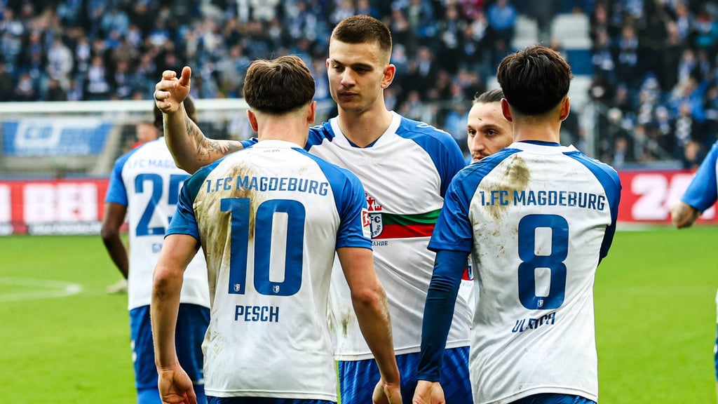 Wird wohl auch gegen Eintracht Braunschweig in der Startelf stehen: Magdeburgs Torjäger Mateusz Zukowski (Mi.).