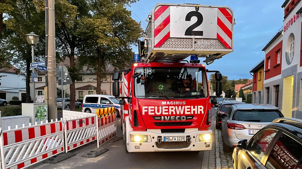 Eine Drehleiter der Berufsfeuerwehr Magdeburg.