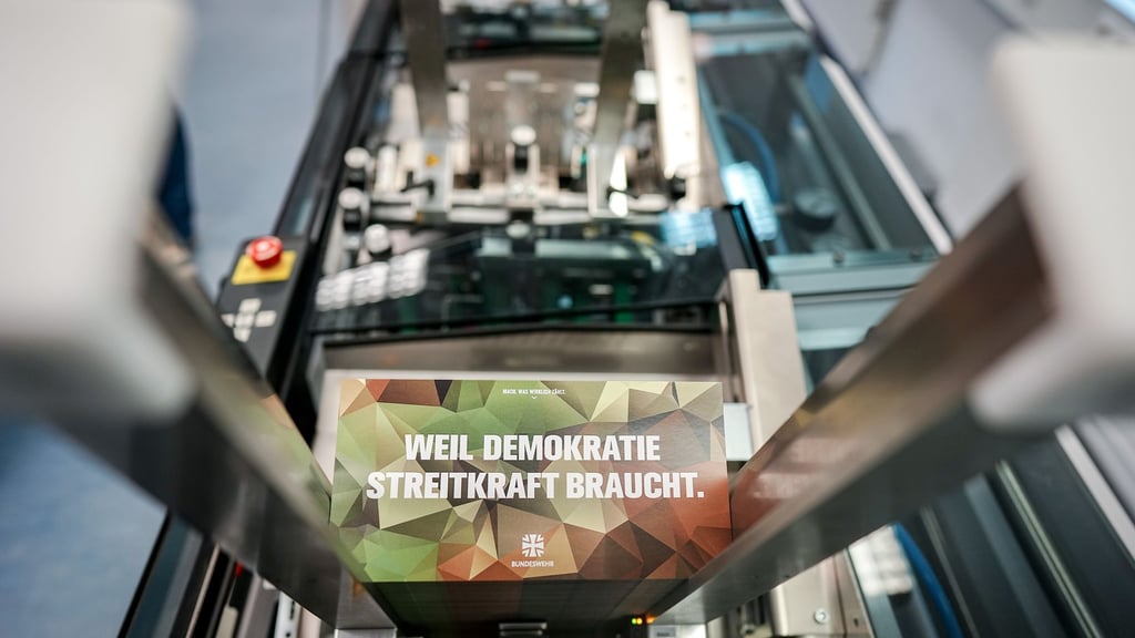 Wer 18 wird, bekommt von nun an den Fragebogen der Bundeswehr zugeschickt.