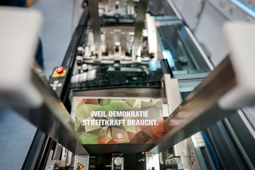 Wer 18 wird, bekommt von nun an den Fragebogen der Bundeswehr zugeschickt.