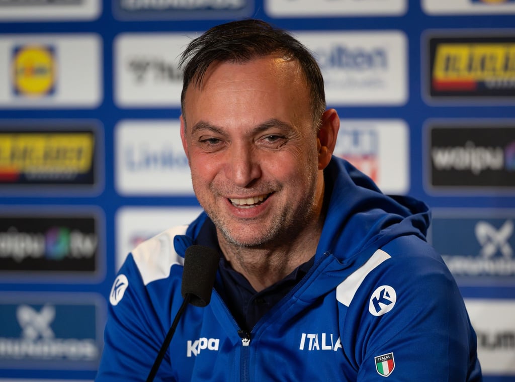 Italiens Nationaltrainer Bob Hanning hat einen Vertrag bis 2029. (Archivbild)