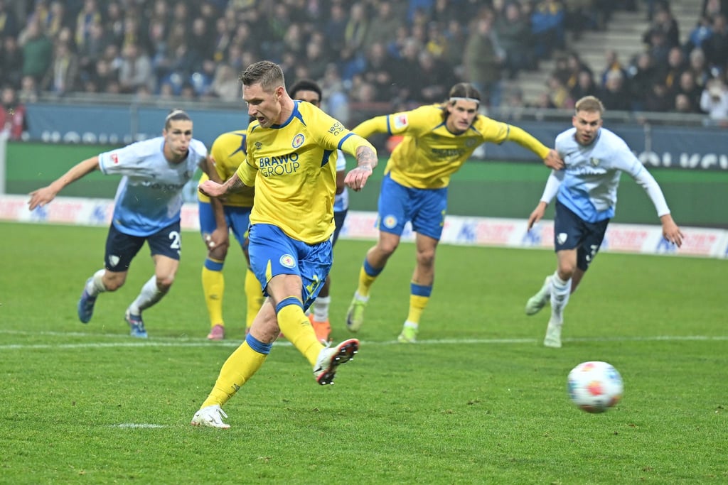 Vor einem Wechsel nach Serbien? Braunschweigs Stürmer Sebastian Polter wird von Partizan Belgrad umworben. (Archivbild)