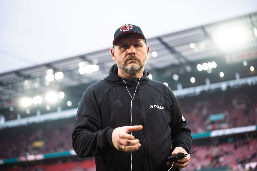 Union Berlins Trainer Steffen Baumgart bereitet sein Team auf das Spiel in Augsburg vor. (Archivbild)