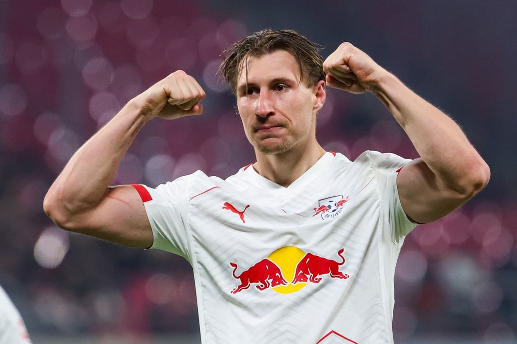 Er lässt die Muskeln spielen: Leipzigs Abwehrchef Willi Orban.