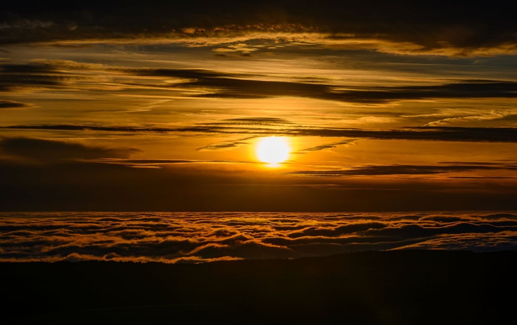 Nachdem der Regen abgezogen ist, zeigt sich gelegentlich die Sonne. (Symbolbild)