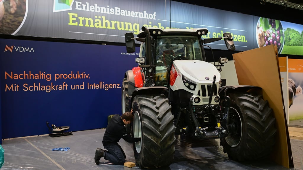 Aufbauarbeiten für die Grüne Woche.