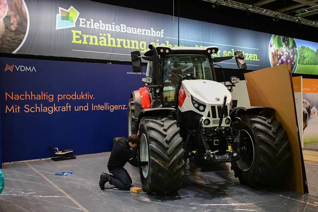 Aufbauarbeiten für die Grüne Woche.