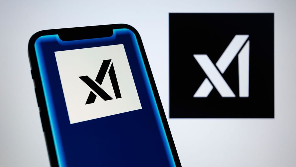 Der Chatbot Grok wird bei Musks KI-Firma xAI entwickelt. (Archivbild)