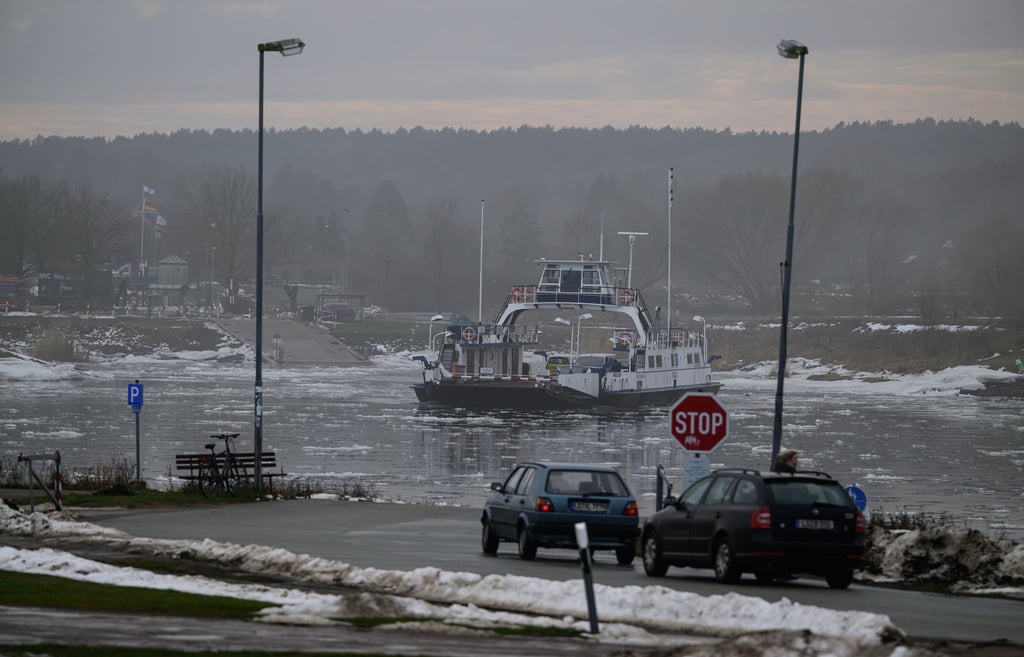 Nach Sturm und Eis auf der Elbe ist die Fähre „Tanja“ wieder in Betrieb.