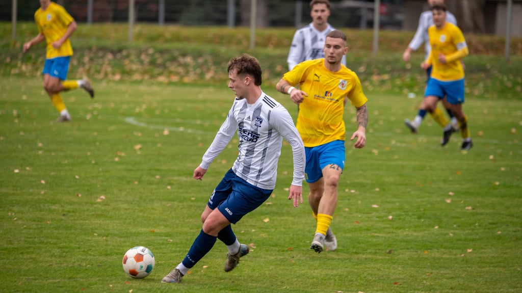 Die Fußballer von Blau-Weiß Farnstädt wollen gern unter Flutlich spielen.