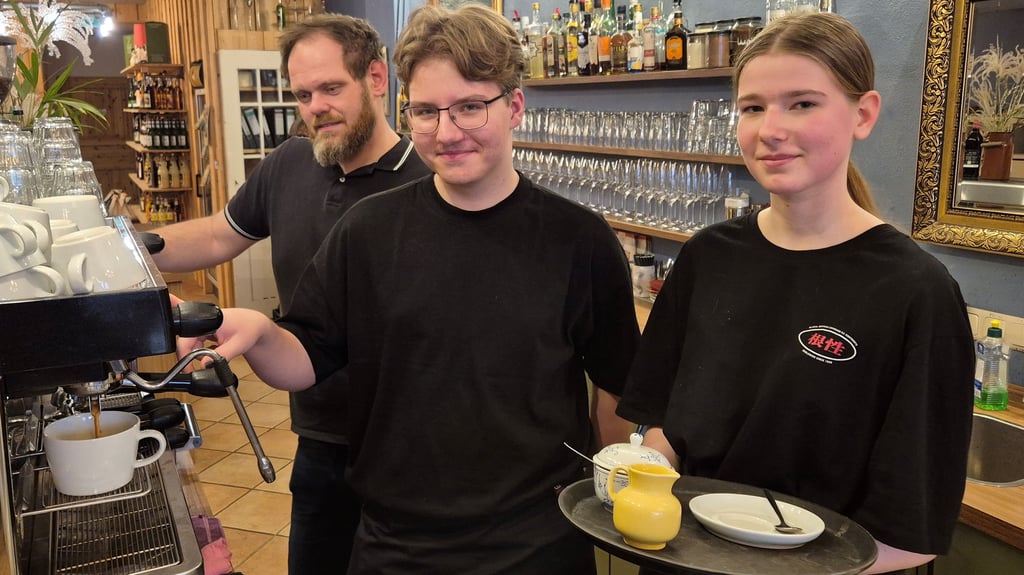 Tabea Evers und Oskar Helmholdt haben sich schon gut eingearbeitet, Sebastian Wittkowski kann sich im Hintergrund halten.