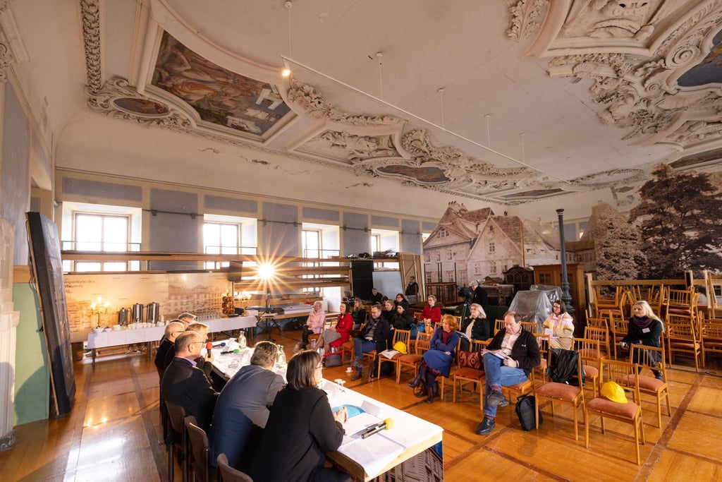 Der prächtige, aber sanierungsbedürftige Saal wird zum Herzstück für das neue Deutsche Theatermuseum in Meiningen. (Archivbild)