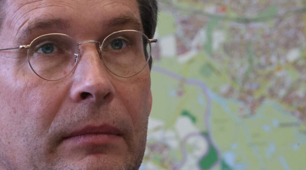 Halles Oberbürgermeister Alexander Vogt (parteilos) steht im politischen Kreuzfeuer.