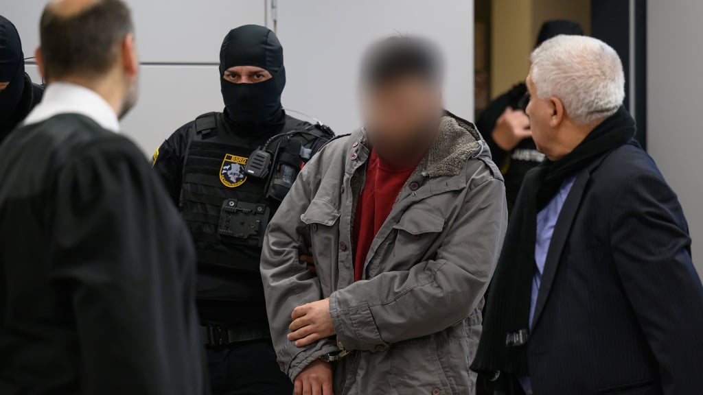 Azhar K., ein Ex-Soldat des „Islamischen Staat“, ist am Donnerstag in Halle zu vier Jahren Haft verurteilt worden.