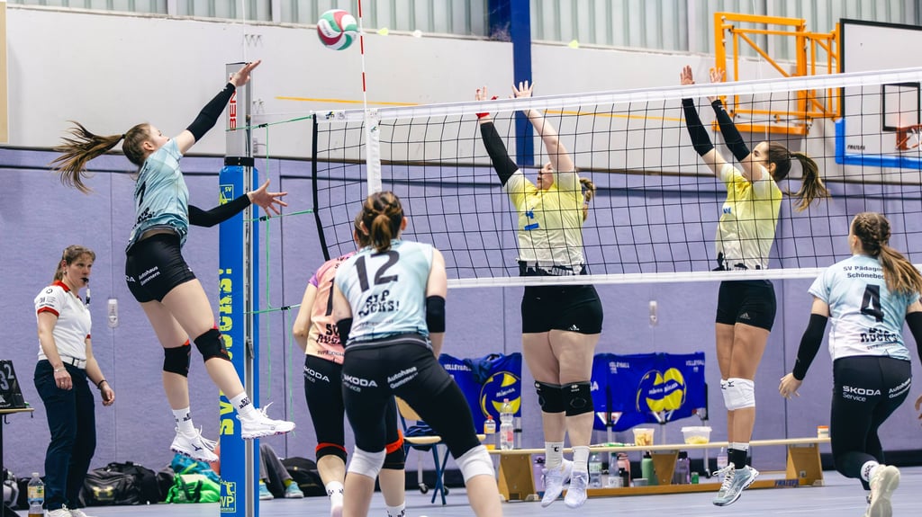 Die Schönebeckerinnen um Lisanne Ihlenburg (l.) konnten gegen den Marzahner VC nur den zweiten Satz für sich entscheiden.