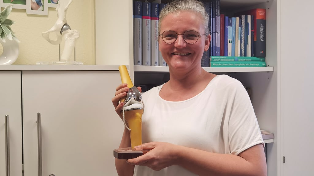 Franziska Frommhold hat die Nachfolge von Reinhard Schlotter in der Praxis für Chirurgie, Orthopädie und Unfallchirurgie des MVZ Harz in Blankenburg angetreten. Sie ist zugleich von den Berufsgenossenschaften als Durchgangsärztin zugelassen.