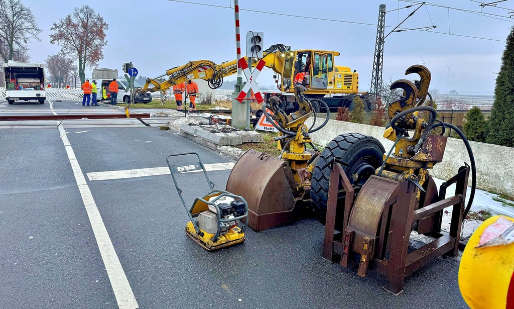 Bauarbeiten Bahnübergang Elster