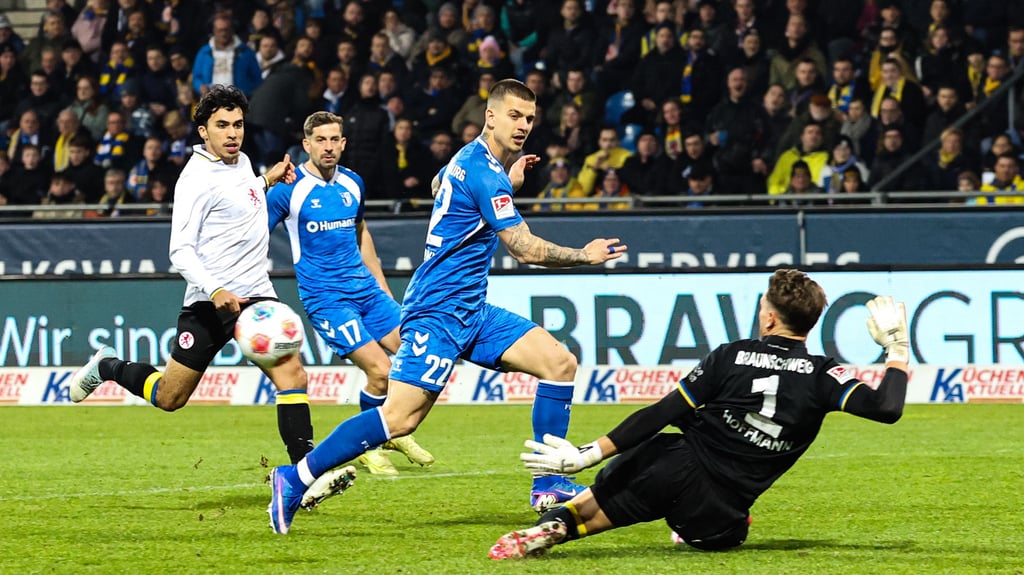 Seine erste Großchance gegen Eintracht Braunschweig hatte FCM-Torjäger Mateusz Zukowski bereits nach wenigen Sekunden.