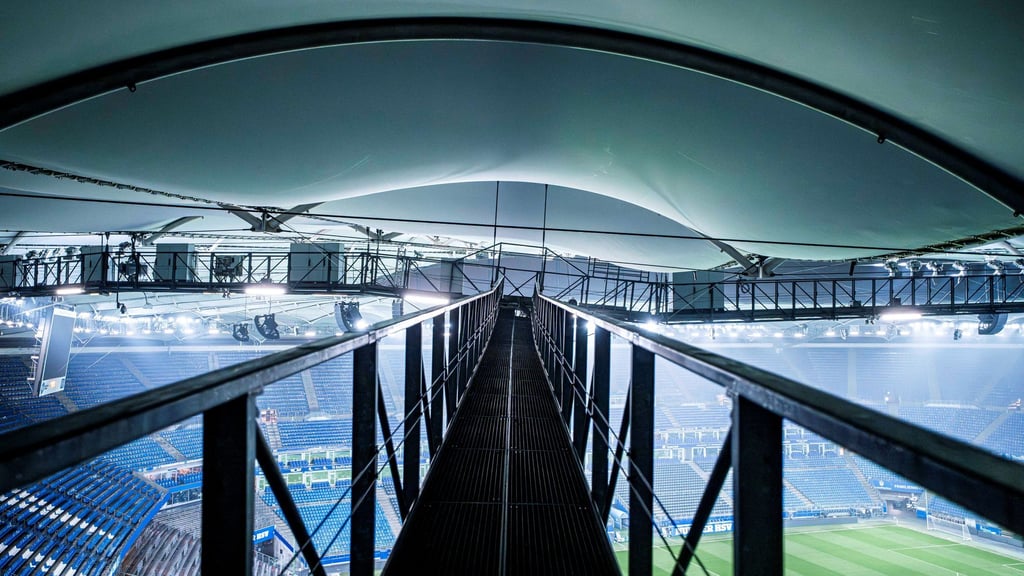 Statikprobleme am Stadiondach hatten zu der Absage des Spiels Hamburger SV gegen Bayer 04 Leverkusen geführt.