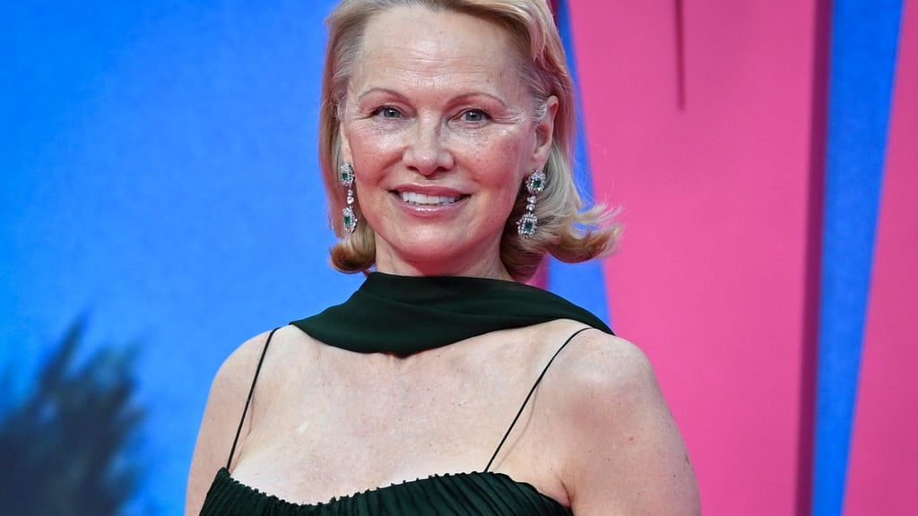 Schauspielerin Pamela Anderson wünscht sich besseren Kontakt zu ihrem Ex-Mann und dem Vater ihrer Söhne, Tommy Lee. (Archivbild)