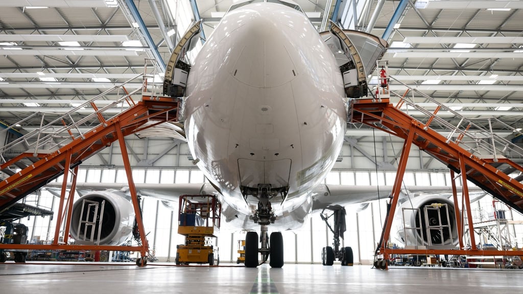 Die Elbe Flugzeugwerke (EFW) sind eine Tochtergesellschaft von ST Engineering (Singapur) und Airbus. (Archivbild)