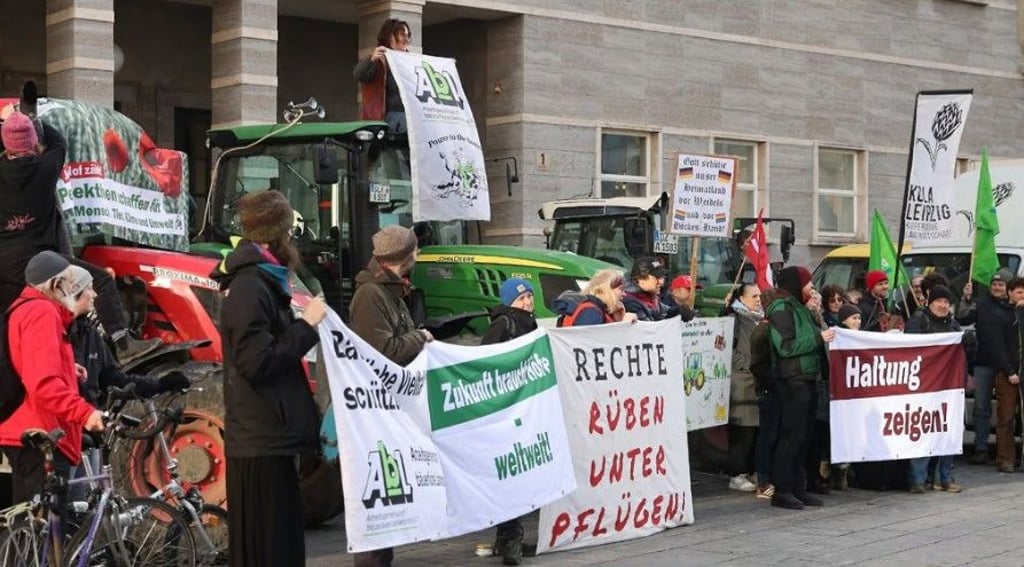 Auf dem Marktplatz in Halle wurde am Freitag Haltung gezeigt gegen Rechtsextremismus und für Vielfalt.&nbsp;