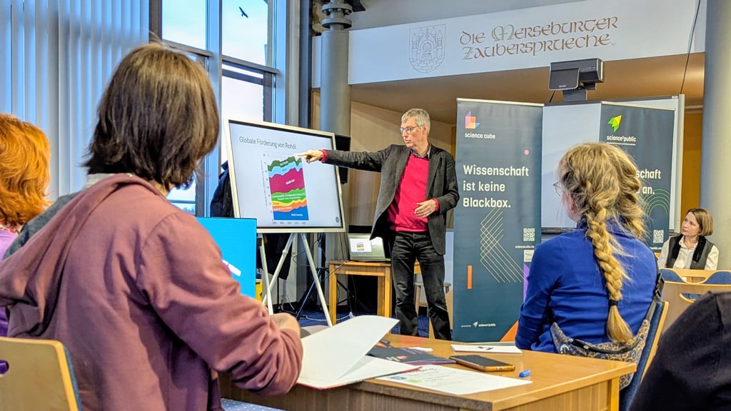 Bei der Veranstaltungsreihe „Das Revier debattiert“ wurde am Mittwoch, 14. Januar 2026, in der Stadtbibliothek Merseburg über Zukunftsfragen diskutiert.