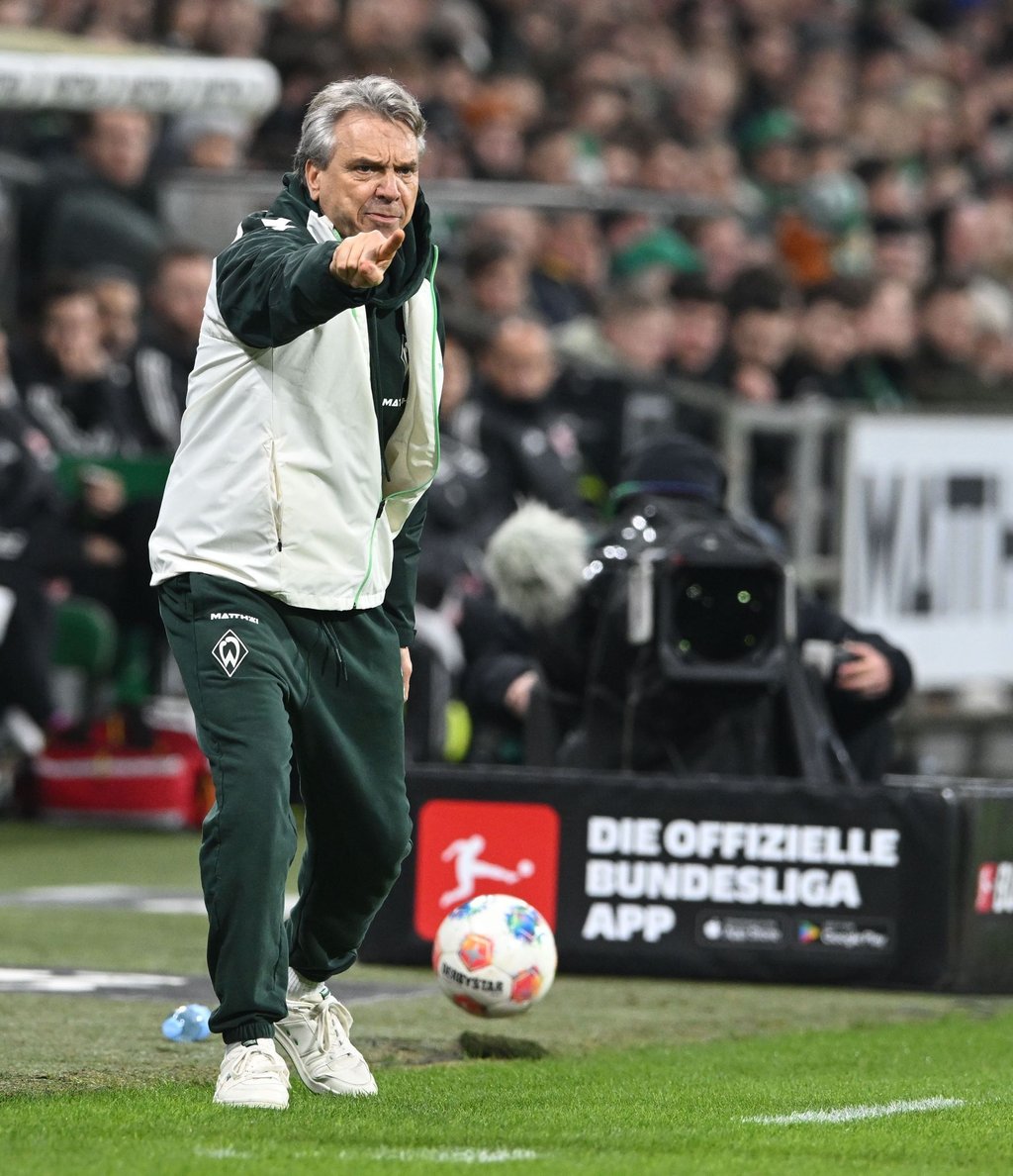 Hatte viel zu dirigieren: Werder-Trainer Horst Steffen.