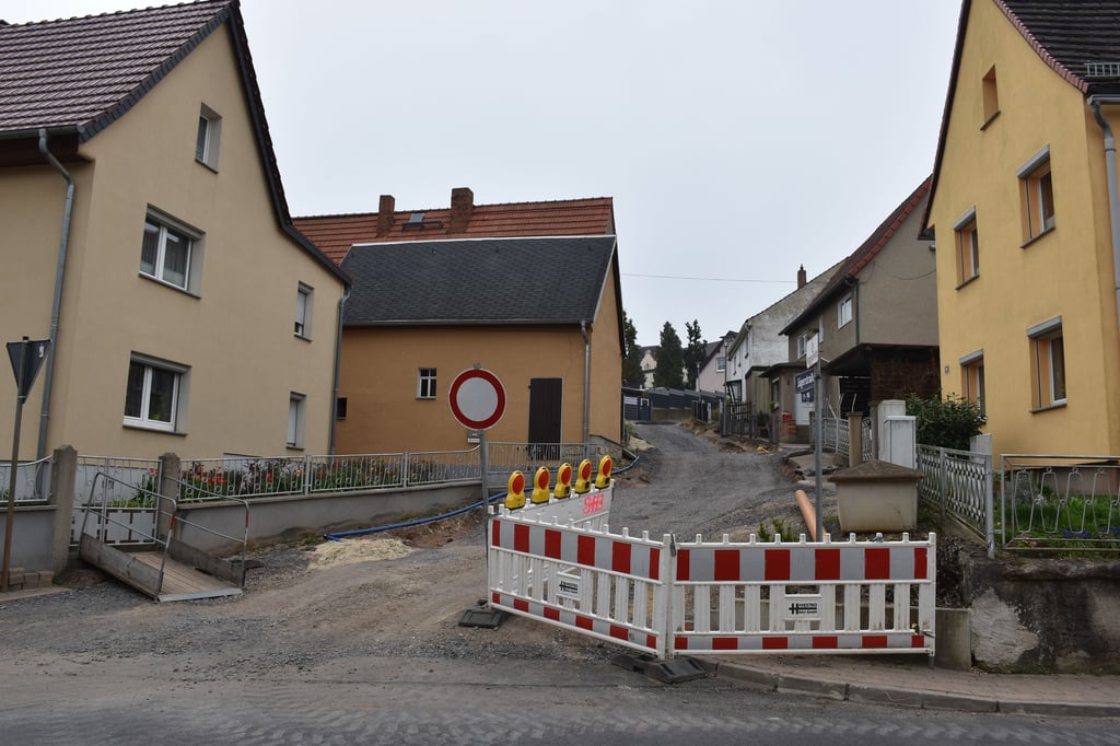 Das Bild vom April 2025 gehört der Vergangenheit an. Die Jägerstraße in Kayna ist nach langer Bauzeit fertiggestellt.