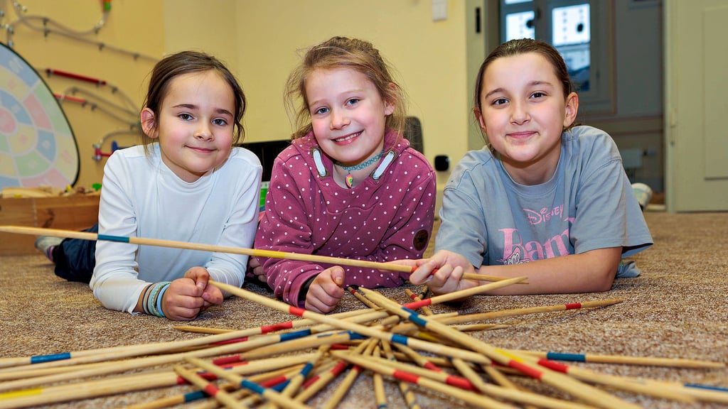 Der Hort im Kreativitätszentrum bietet abwechslungsreich Beschäftigung für Kinder.  Tilda (links) spielt mit ihren Freundinnen. 