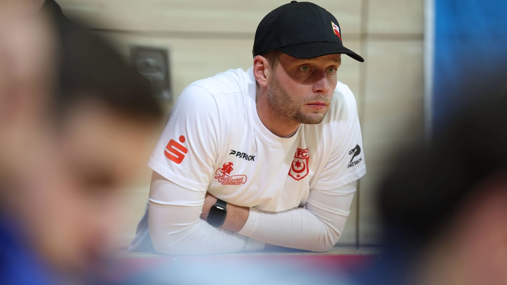 Robert Schröder bereitet das HFC-Team auf die restlichen Saisonspiele vor.