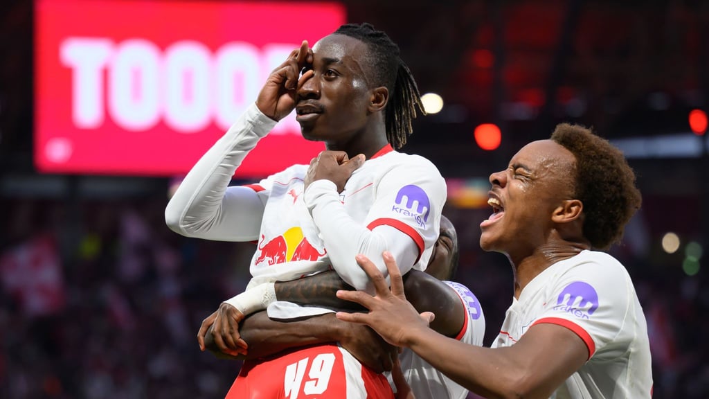 Starke Debüt-Saison in der Bundesliga: Yan Diomande (l.) von RB Leipzig. (Archivbild)