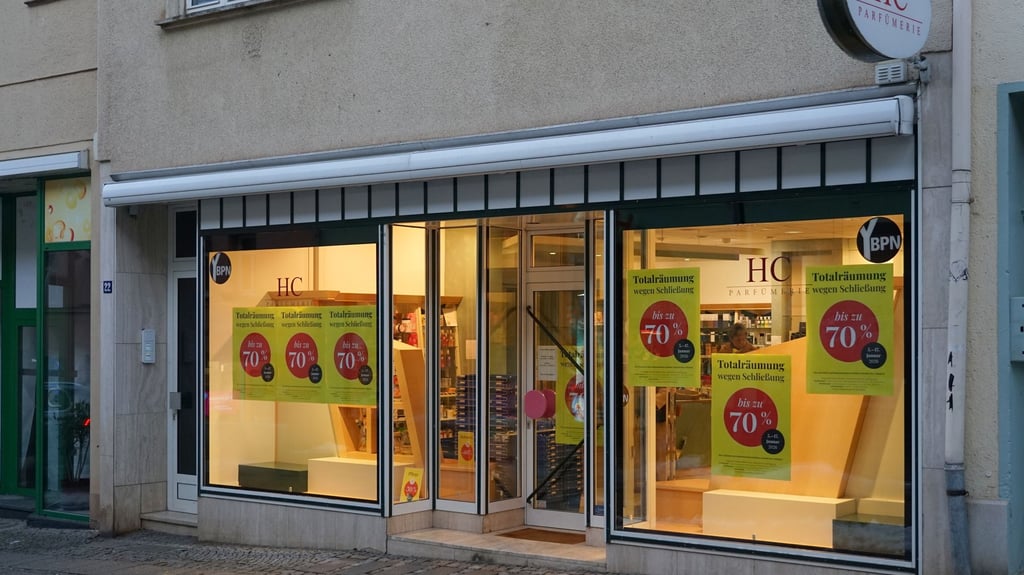 Blick auf die Parfümerie in der Göpenstraße. Ab Samstag ist dort endgültig Schluss.