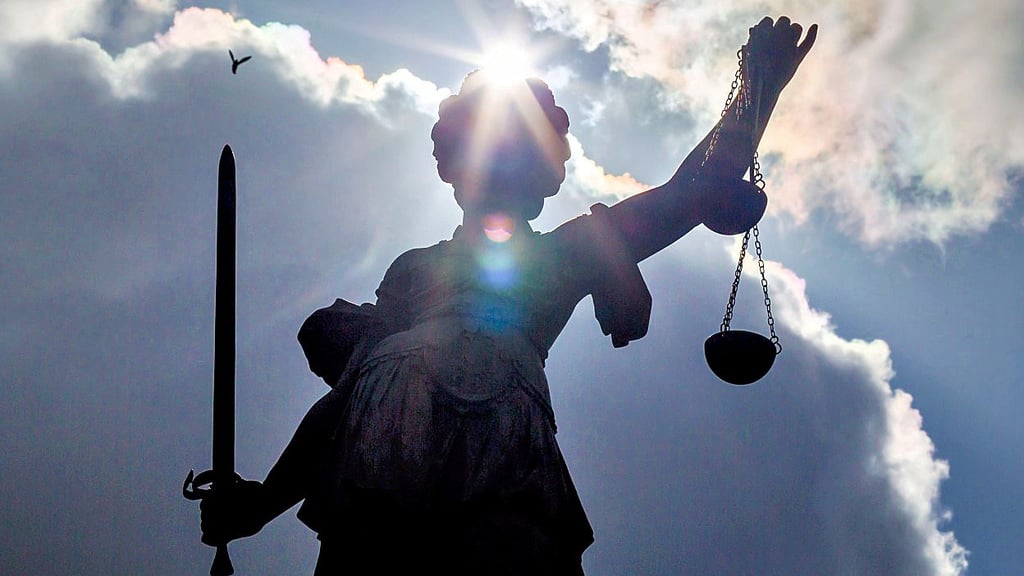 Ein Mann aus Wittenberg steht wegen Raubes und Drogenhandels vor Gericht.