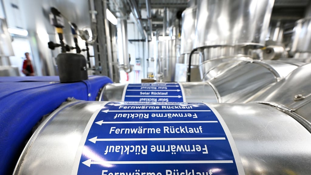 In Berlin und Teilen von Brandenburg wird auch in vielen neuen Wohngebäuden mit Fernwärme geheizt. (Archivfoto)