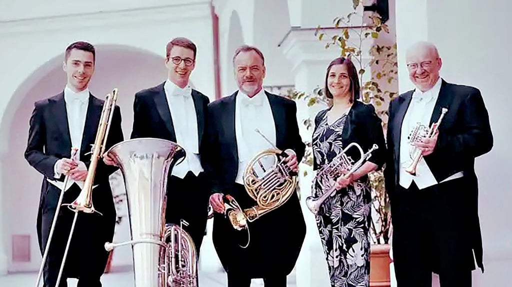 Das Bläserquintett „Harmonic Brass“ ist in der Georgenkirche in Dessau zu hören. 