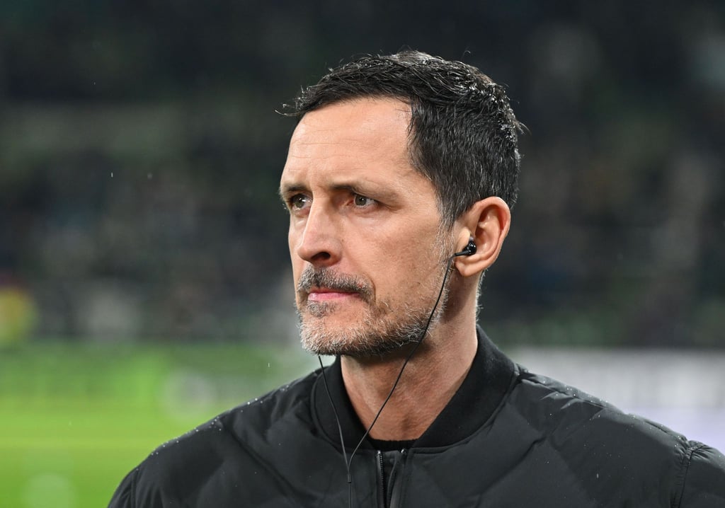 Angespannt vor dem Anpfiff: Frankfurts Trainer Dino Toppmöller.