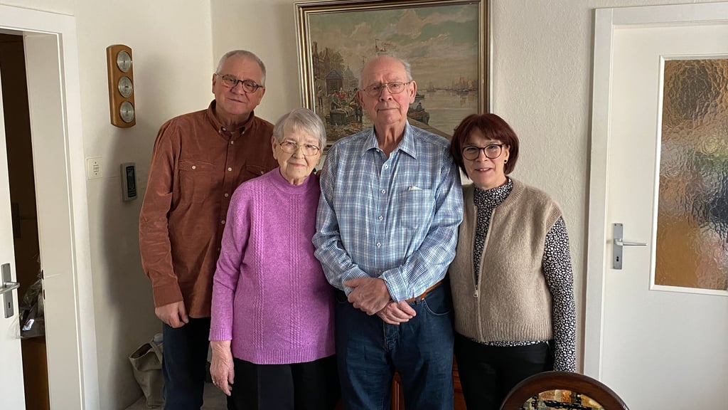 Der Magdeburger Eugen Bode (3. v. l.) feierte seinen 90. Geburtstag mit Sohn Hartmut, Frau Erika und Schwiegertochter Sabine.