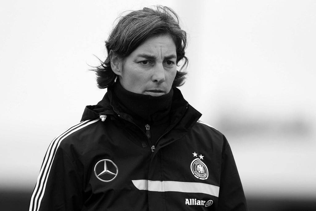 Die frühere Fußball-Nationalspielerin Anouschka Bernhard ist gestorben. (Archivbild)