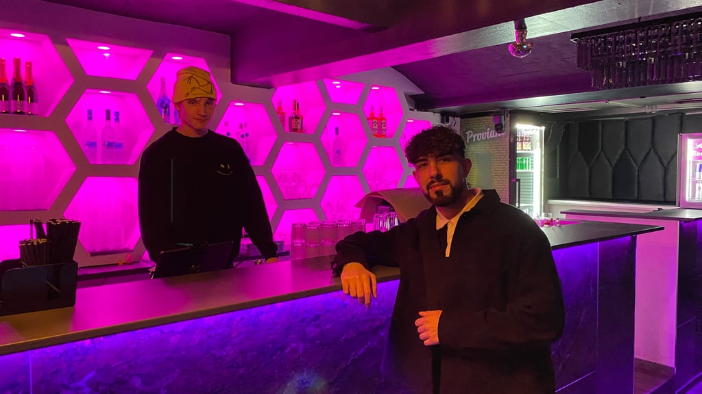 Der Magdeburger Nick Koch (r.) eröffnet am Hasselbachplatz einen neuen Club. Luca Muschalla ist dort für das DJ-Booking zuständig.