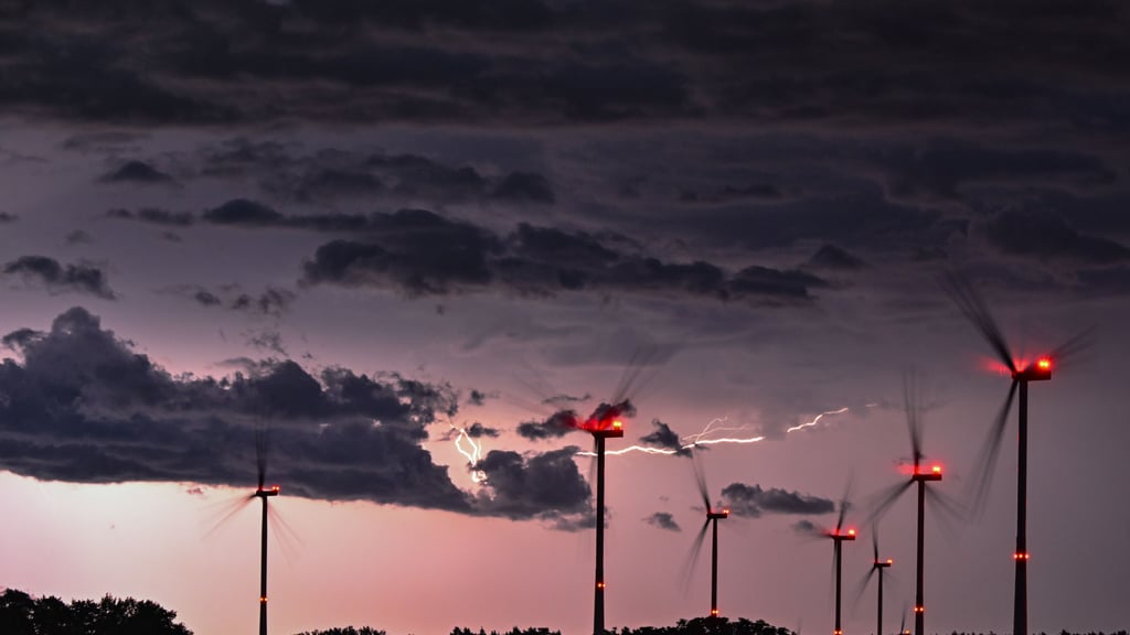 Bei Stedten wurden vier Windräder aufgebrochen und aus den Anlagen mehrere Hundert Meter Kupferkabel entwendet.  